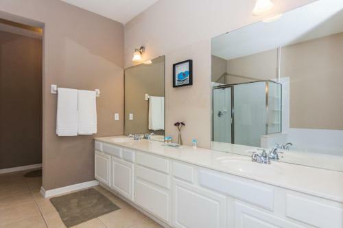 3br 2bath Condo Balcony 5min Conv Center 1410ft