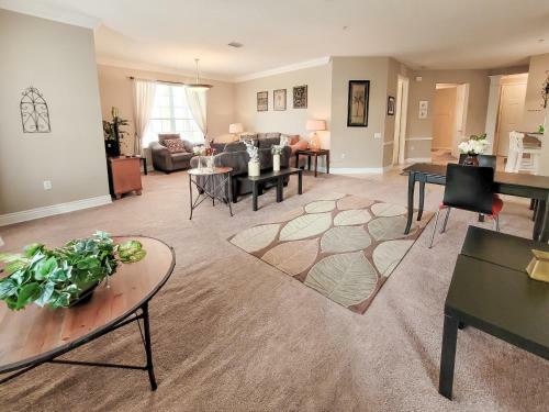 3br 2bath Condo Balcony 5min Conv Center 1410ft