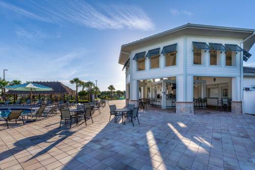 6 Bedrooms - 6 Bathrooms - Storey Lake 2875 Sc
