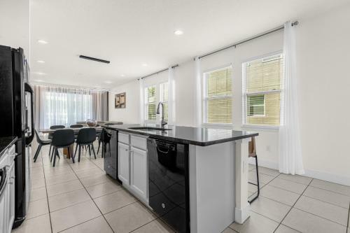8 Bedrooms - 7 Bathrooms - Encore 7502 Ma