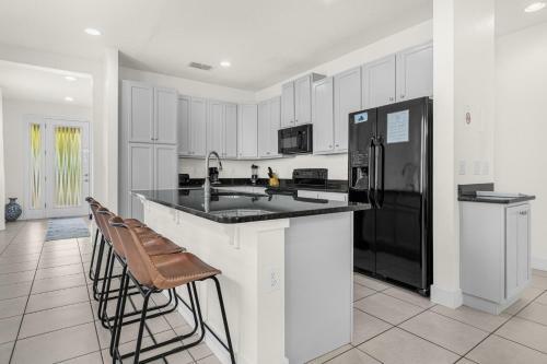8 Bedrooms - 7 Bathrooms - Encore 7502 Ma