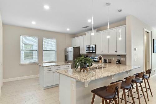 6 Bedrooms - 6 Bathrooms - Encore 7767 Wd
