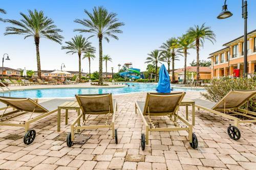 Modern Retreat At Regal Oaks Resort