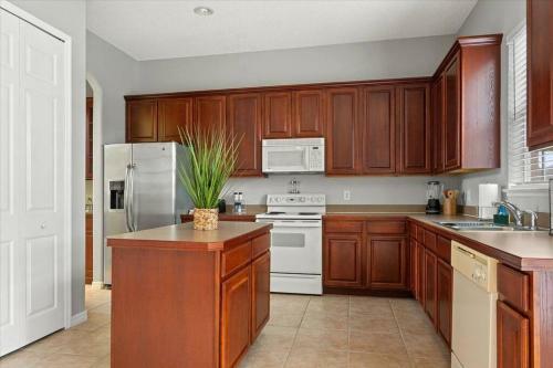 Long Stays! Lakefront - Gated Pool Home