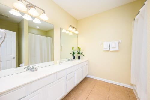 New Listing Beautiful Townhome - 4023