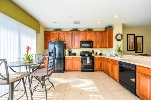 New Listing Beautiful Townhome - 4023