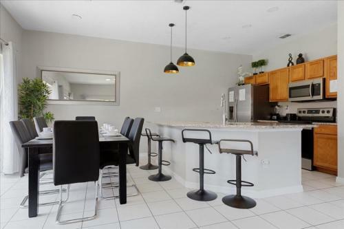 4 Bedrooms - 3 Bathrooms - Encantada 8549 Bl