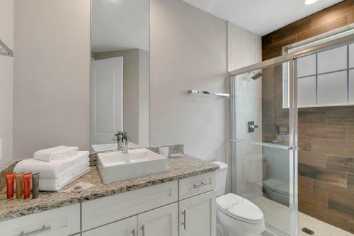 5 Bedrooms - 6 Bathrooms - Summerville 2650 Ss
