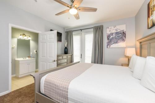 Beautiful 3 Bedroom Townhome - 4027