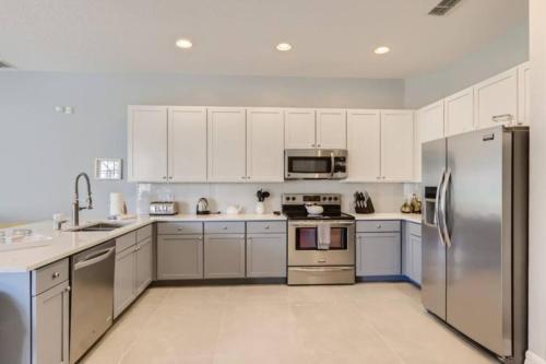 The Marvel Mansion 5br Pool Home Near Disney World