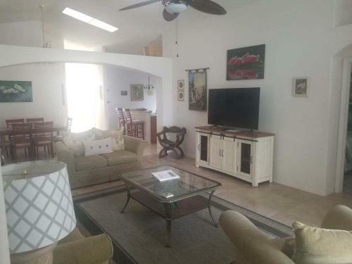 Orange Tree Home With Private Pool And Spa
