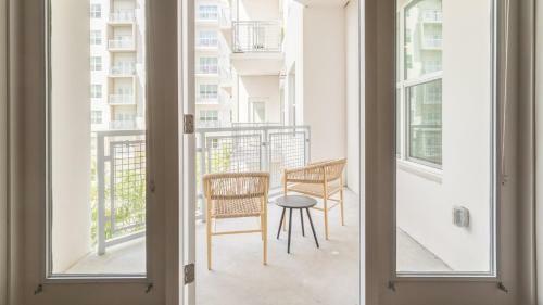 Modern Apartment In Prime Location Id2413x92
