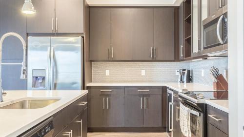 Modern Apartment In Prime Location Id2413x92