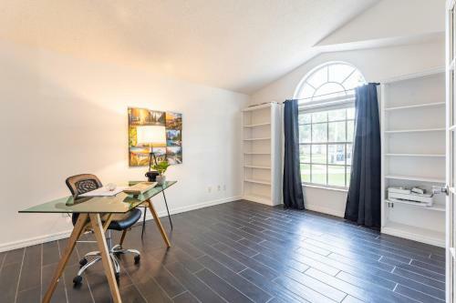 East Orlando Getaway - 3br/2bth - *pool *parking
