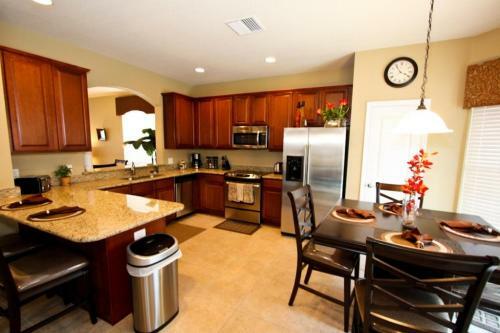 It227 - Windsor Hills Resort - 6 Bed 4 Baths Villa