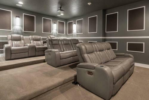 Sleep 22 In Disney Dream Home