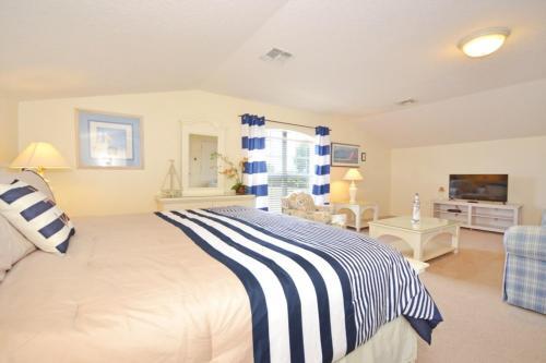 Formosa Lake House Home