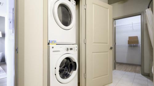 Modern Apartment In Prime Location Id8201x11