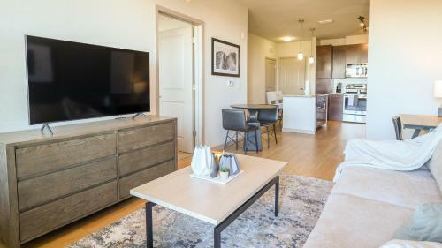 Modern Apartment In Prime Location Id8201x09