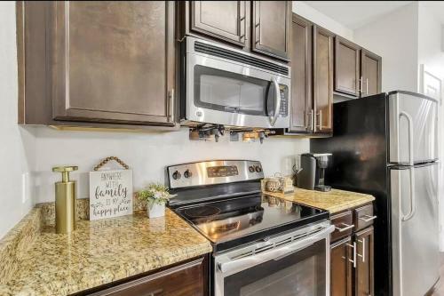 1-bedroom, Nice, Cozy Apartment With A King Bed!