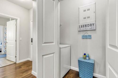 1-bedroom, Nice, Cozy Apartment With A King Bed!