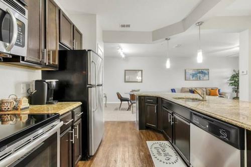 1-bedroom, Nice, Cozy Apartment With A King Bed!