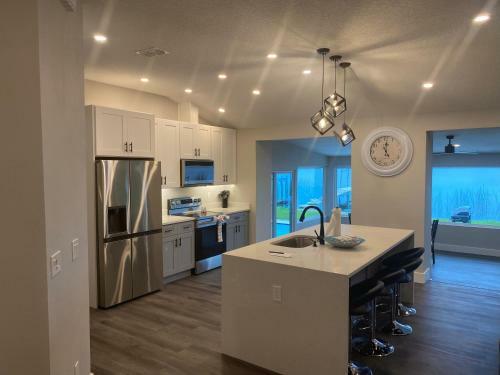 Clear Lake Retreat: Private Pool, Lakefront