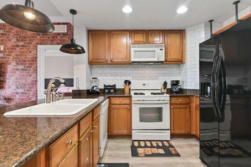 7673 - Beautiful 3 Bedroom Apartment