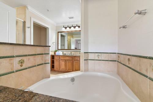 7673 - Beautiful 3 Bedroom Apartment