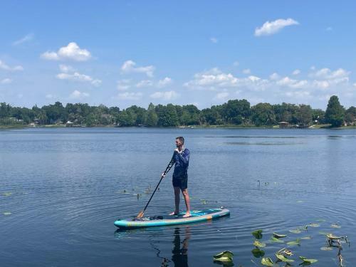 Apartamento Spring-fed Lake Waterfront King Bed Suites Pet Friendly