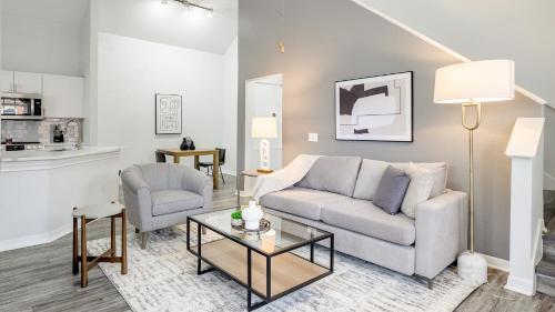 Modern Apartment In Prime Location Id4919x60