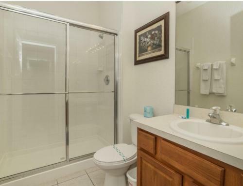 Villa Intricately Designed 4 Br With Modern Amenities And Pool
