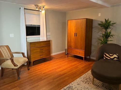 Private & Luxurious Garage Apartment