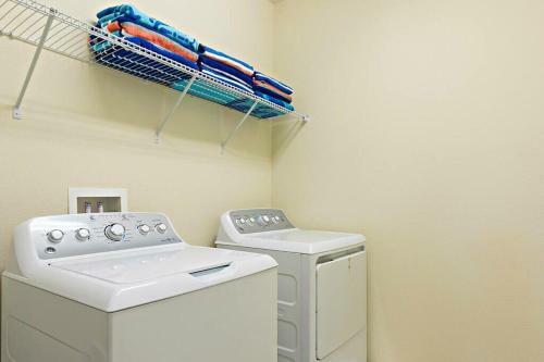 Deluxe Stay W Pool Spa Game Room Bbq Grill