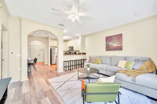 Modern 2br Condo - Hot Tub And Pool - Near Disney