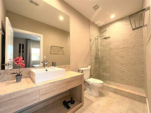 Elegant Single Home W 3 Bd Breathtaking View