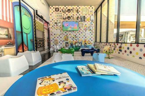 Elegant Single Home W 3 Bd Breathtaking View