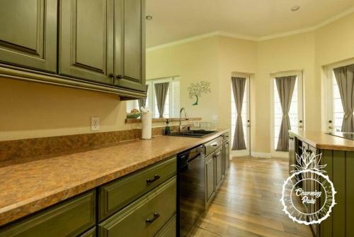 Oviedo Charmer - Heated Pool - Close To Everything