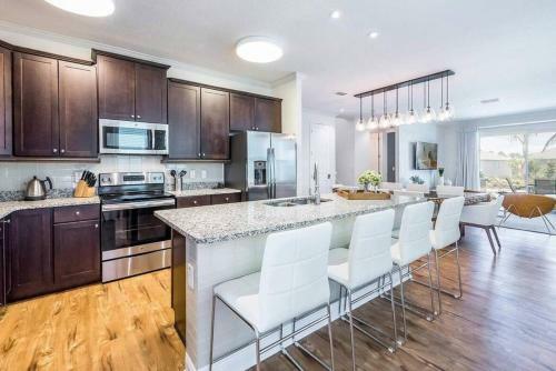 Gorgeous Home W Game Room Heated Pool Spa