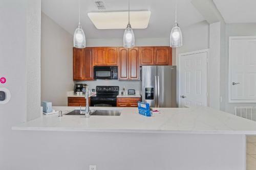 Apartamento 5000 Cayview Avenue 301