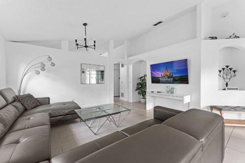 Well Illuminated And Spacious 3 Br Wh15920