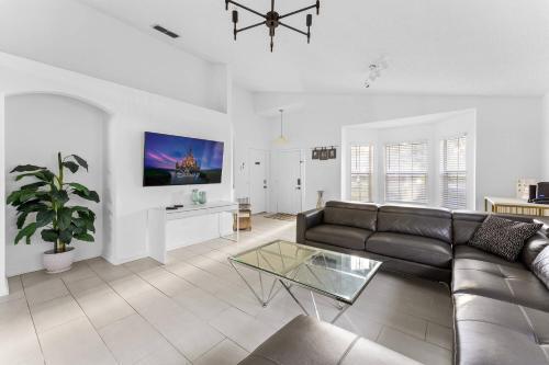 Well Illuminated And Spacious 3 Br Wh15920