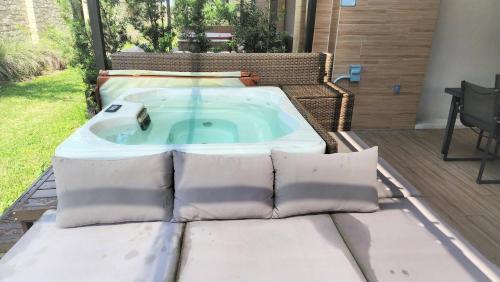 Magic Village 4 Suites W Jacuzzi 3131