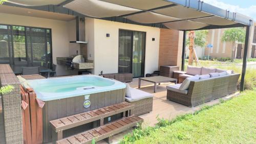 Magic Village 4 Suites W Jacuzzi 3131