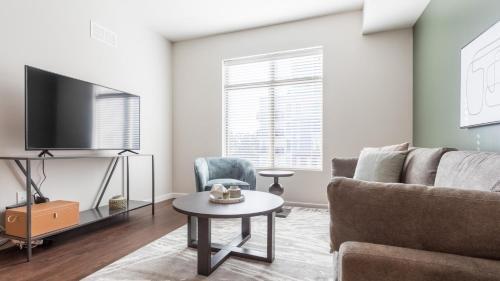 Modern Apartment In Prime Location Id8003x42