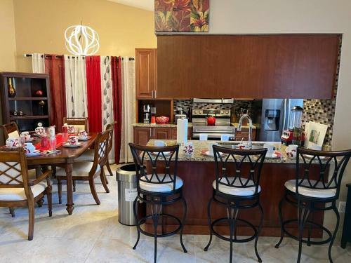 Beautiful Modern 3 Br House - Downtown Orlando