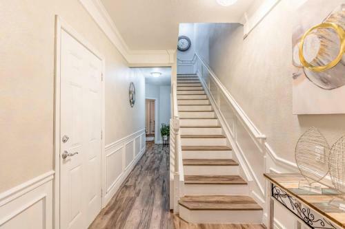 3br Townhouse W Perfect Location