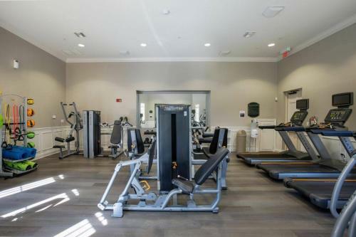 3br Townhouse W Perfect Location