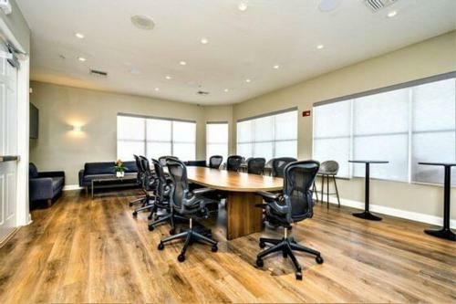 3br Townhouse W Perfect Location