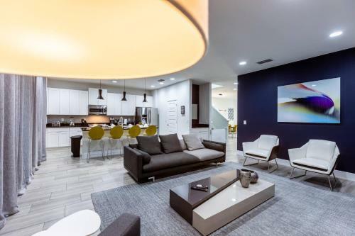 Comfy Modern House W Pool Perfect Location